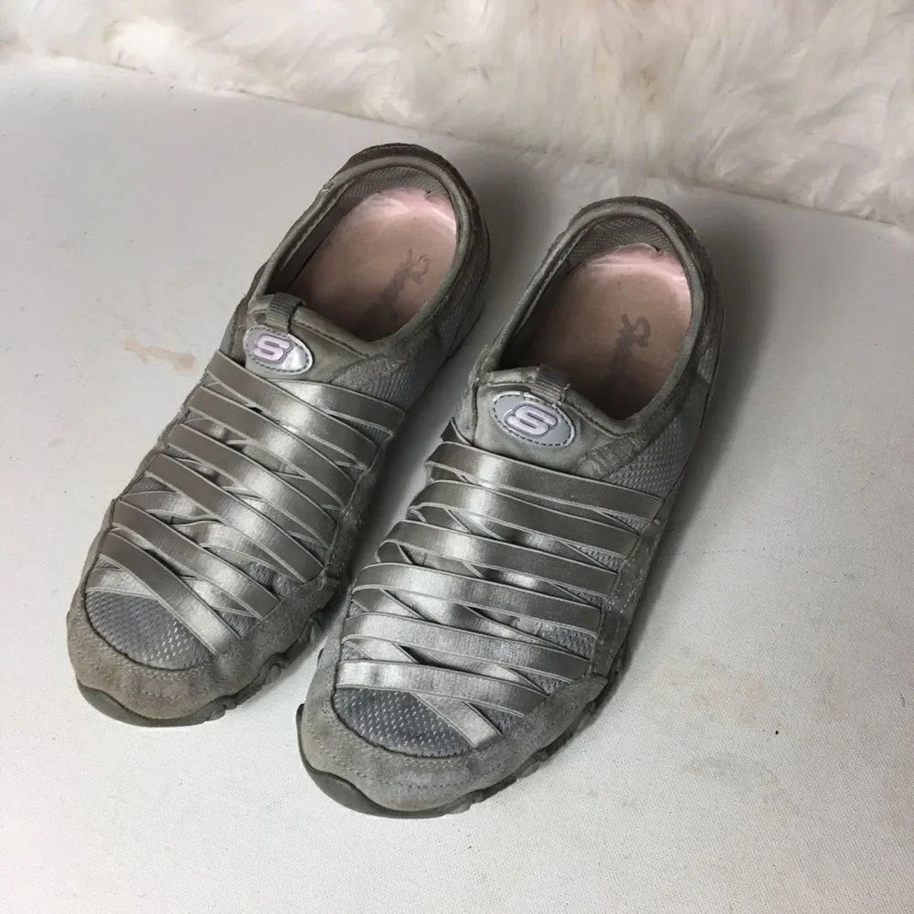 Skechers women fashion sneakers gray &pink SZ 8.5